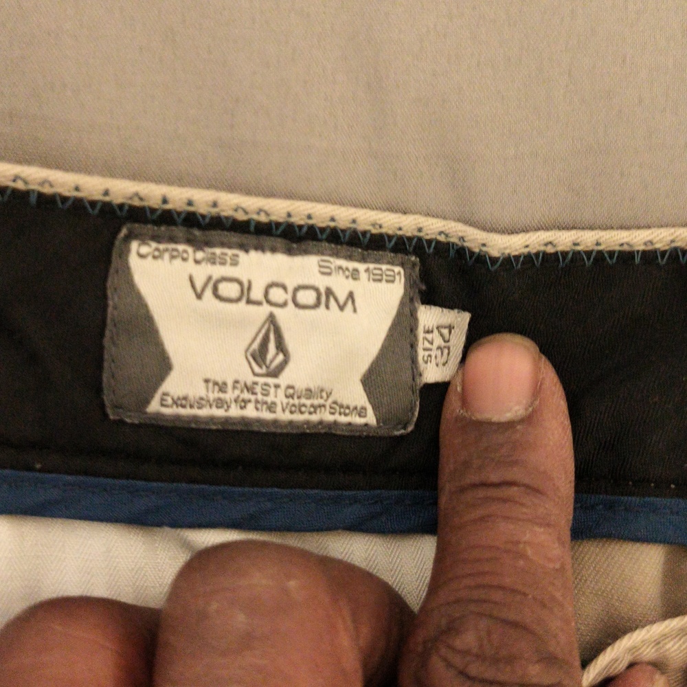 Volcom shorts - Picture 2 of 2